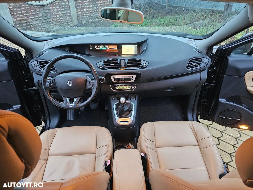 Renault Grand Scenic ENERGY dCi 130 Start & Stop Bose Edition - 16