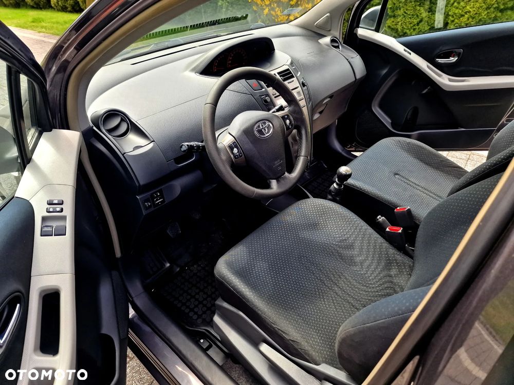 Toyota Yaris 1.33 Prestige - 28