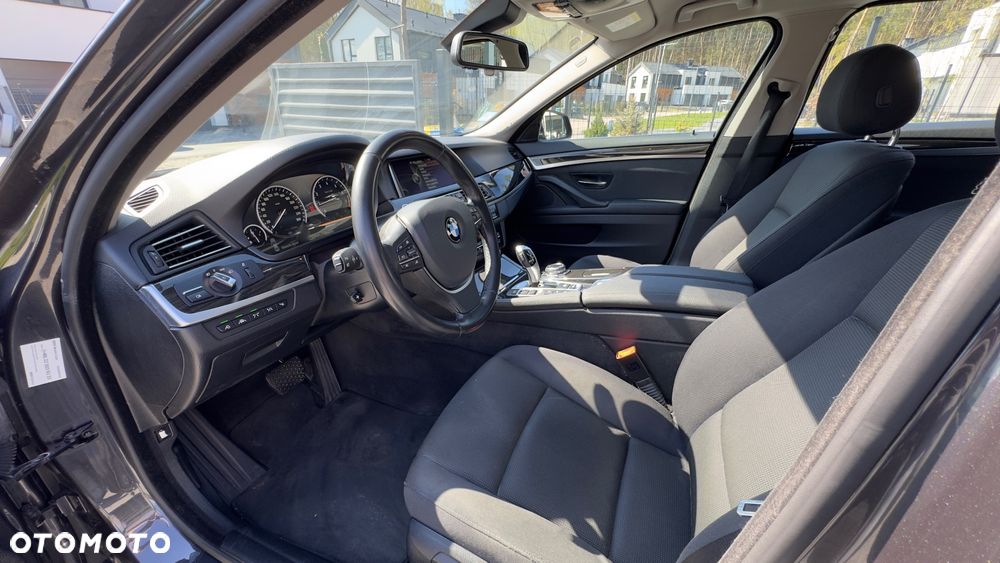 BMW Seria 5 528i xDrive Modern Line - 10