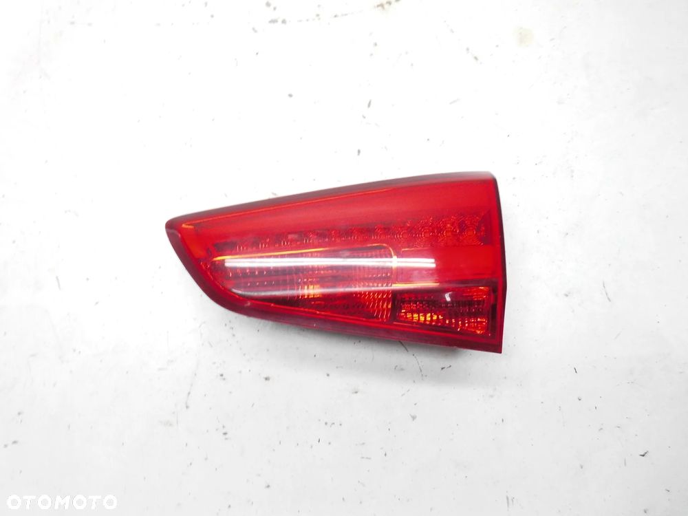 LAMPA W KLAPĘ 92404-A23 KIA CEED II KOMBI PRAWA TYLNA LED ORYGINAŁ - 1