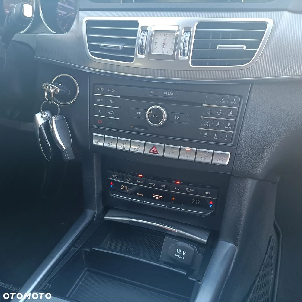 Mercedes-Benz Klasa E 300 T BlueTEC 7G-TRONIC - 31
