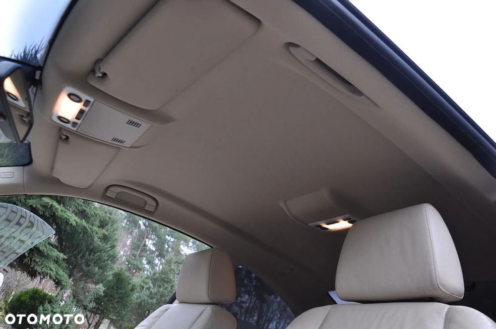 BMW Seria 3 325i xDrive - 23