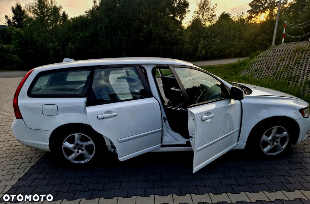 Volvo V50 D2 - 4