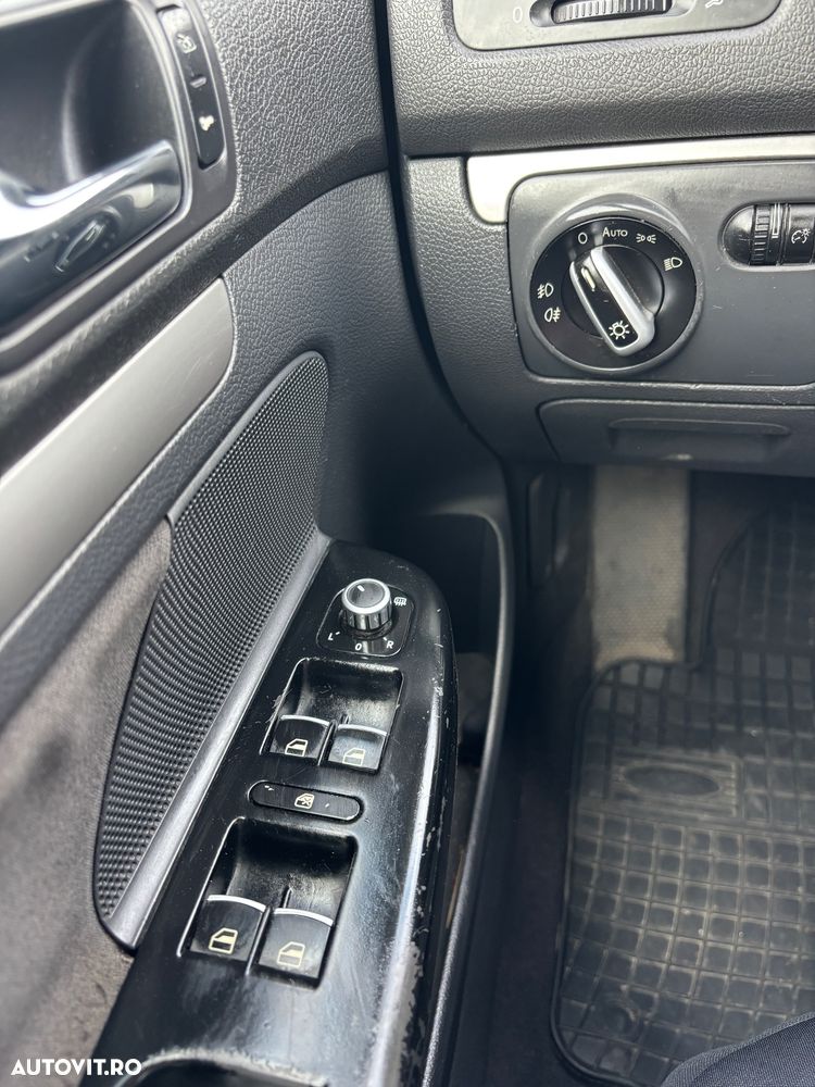 Volkswagen Golf 2.0 TDI Comfortline DSG - 17