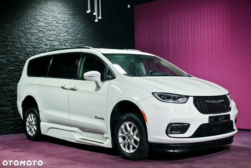 Chrysler Pacifica - 3