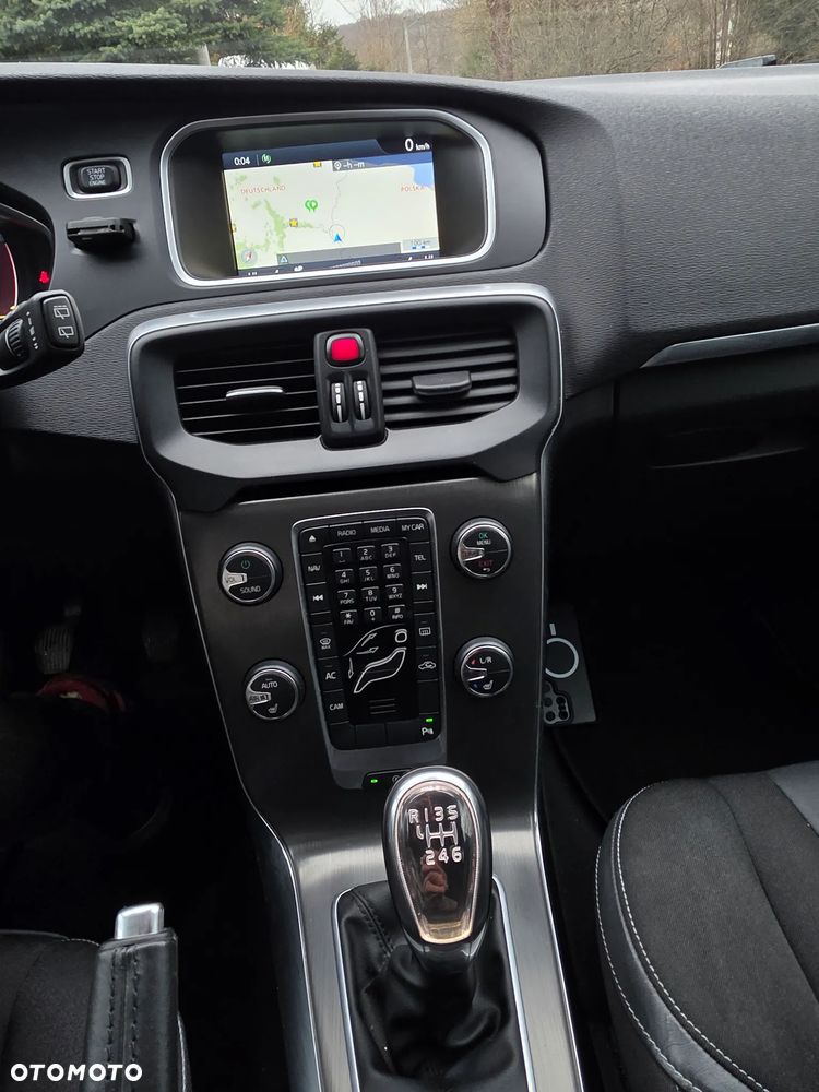 Volvo V40 T4 Momentum - 13