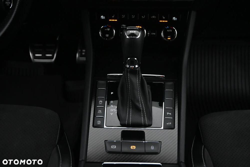 Skoda Superb 2.0 TDI SCR 4x4 Sportline DSG - 37