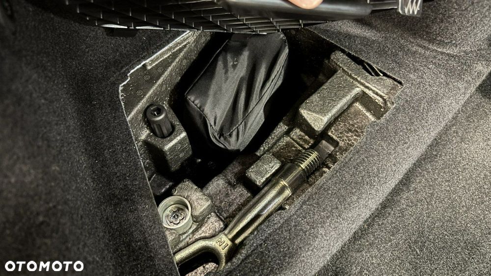BMW Seria 8 - 18