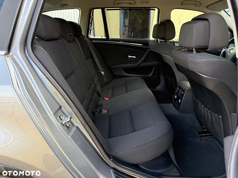BMW Seria 5 525d - 24