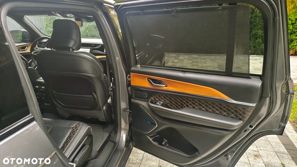 Jeep Grand Cherokee - 26