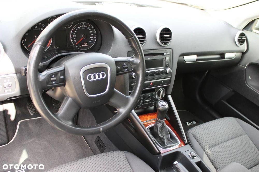 Audi A3 Sportback 1.6 Ambiente - 27