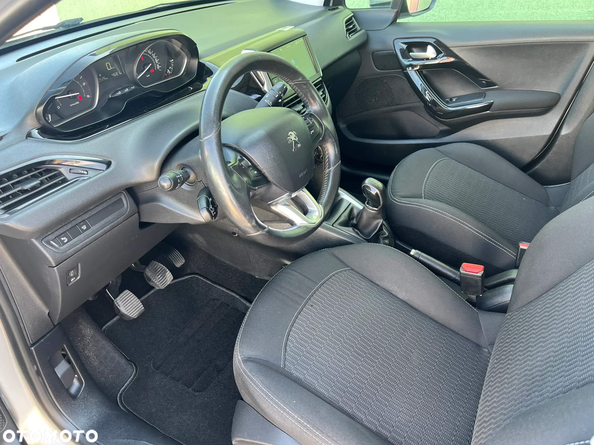 Peugeot 208 - 11