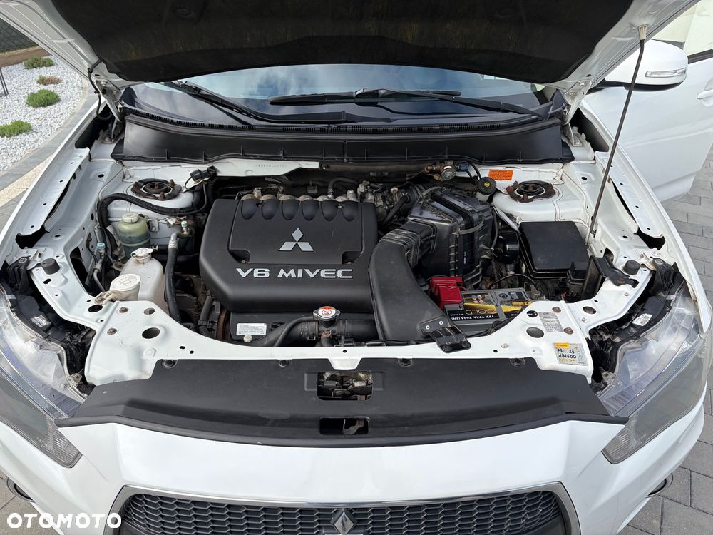 Mitsubishi Outlander 3.0 V6 XLS - 10