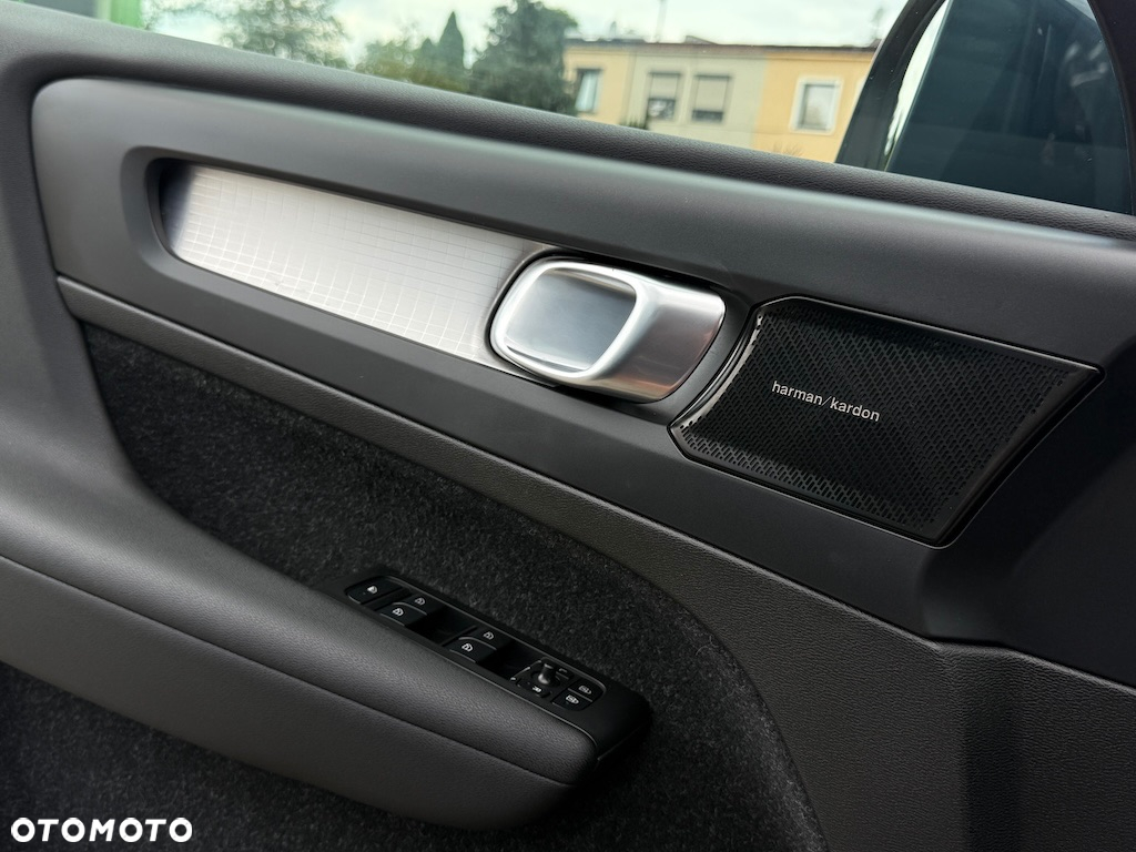 Volvo XC 40 T3 Momentum Pro - 26