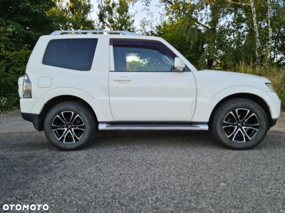 Mitsubishi Pajero - 23