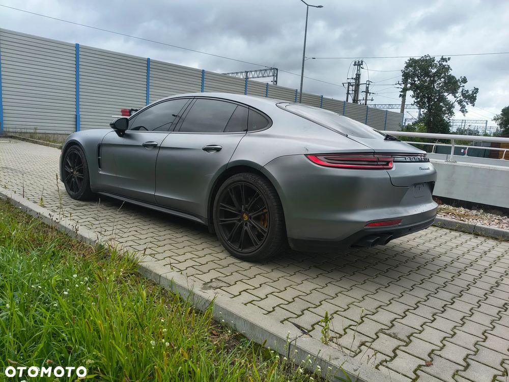 Porsche Panamera 4 - 3