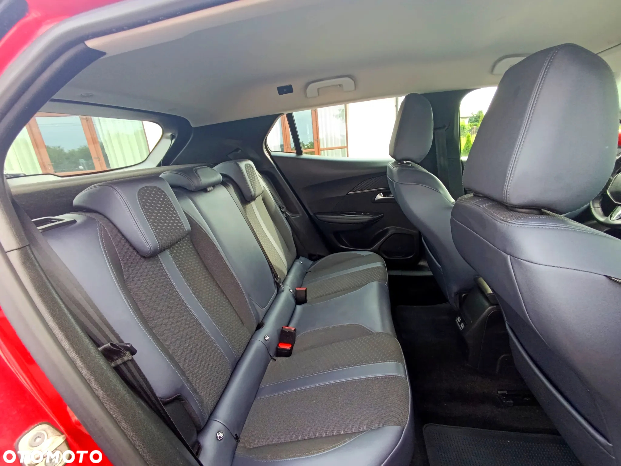 Peugeot 2008 BlueHDi 130 Allure S&S EAT8 - 19