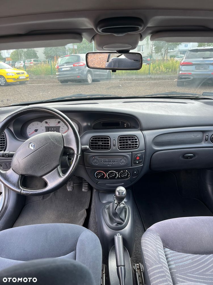 Renault Megane 1.6 - 11