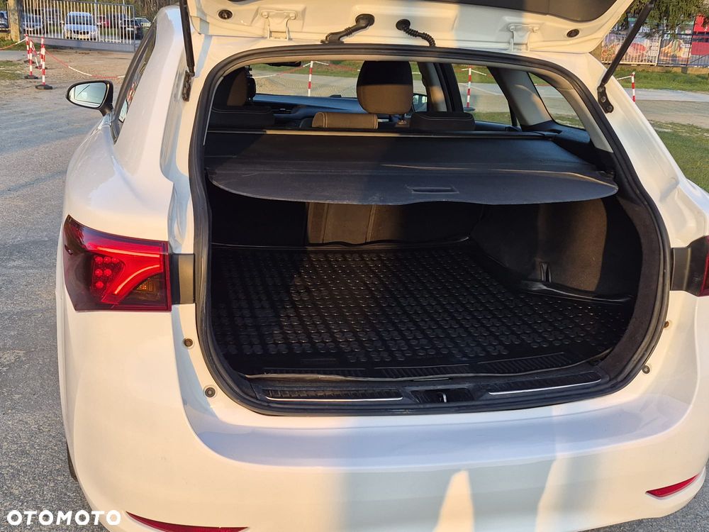 Toyota Avensis 2.0 D-4D Premium - 3