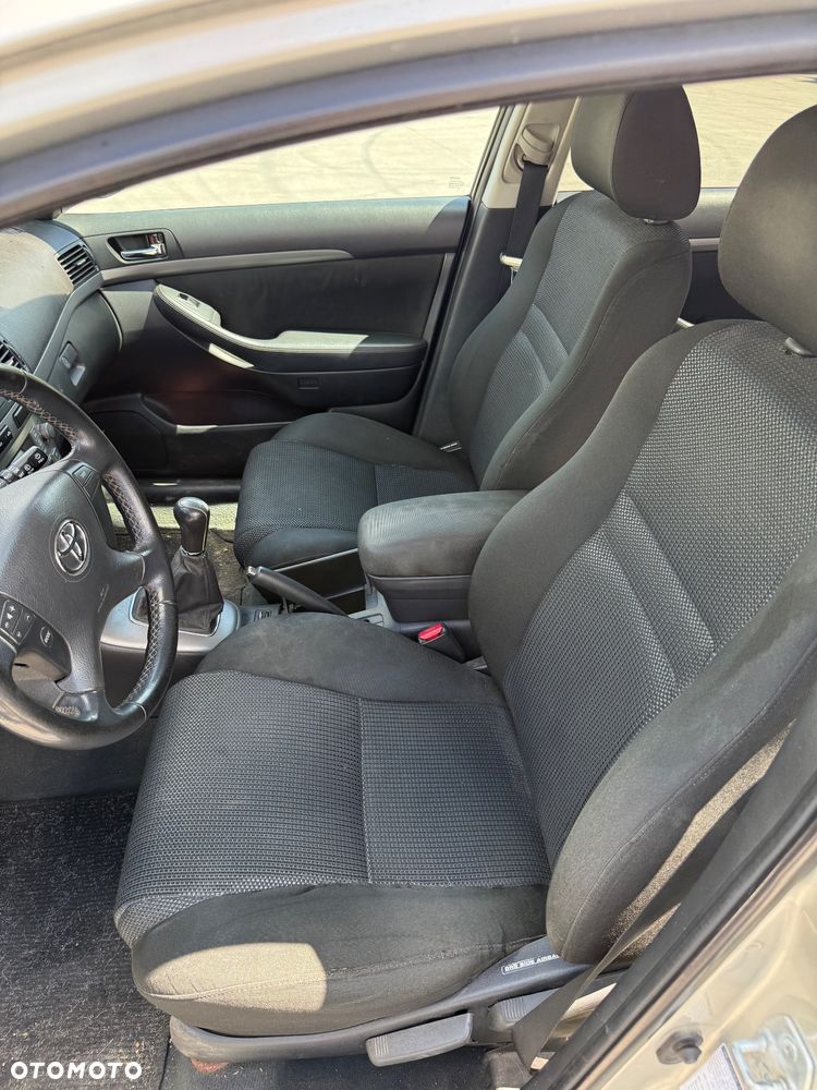 Toyota Avensis 1.8 VVT-i - 14