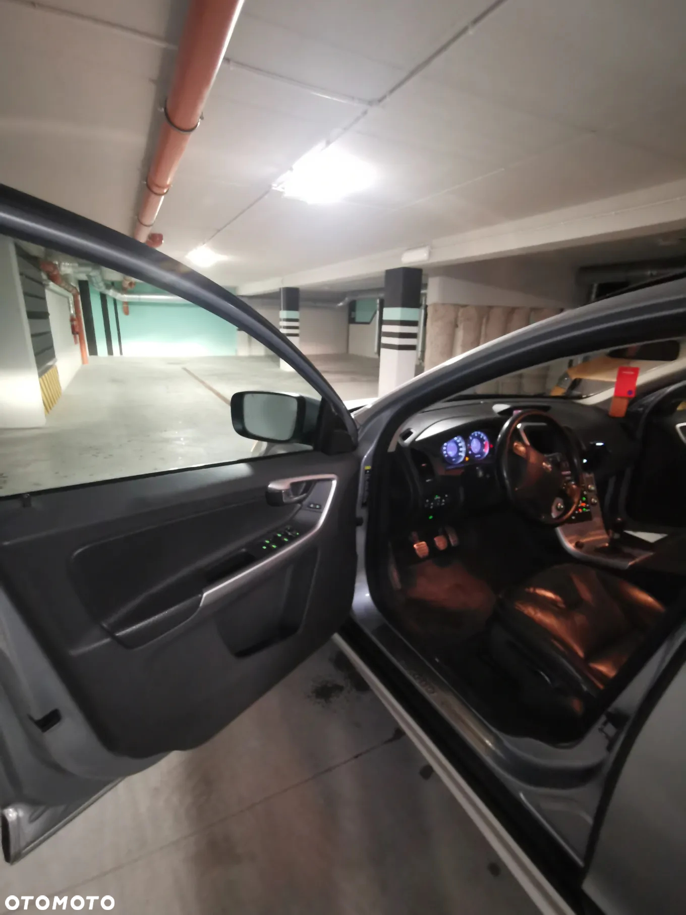 Volvo XC 60 D5 AWD Momentum - 8