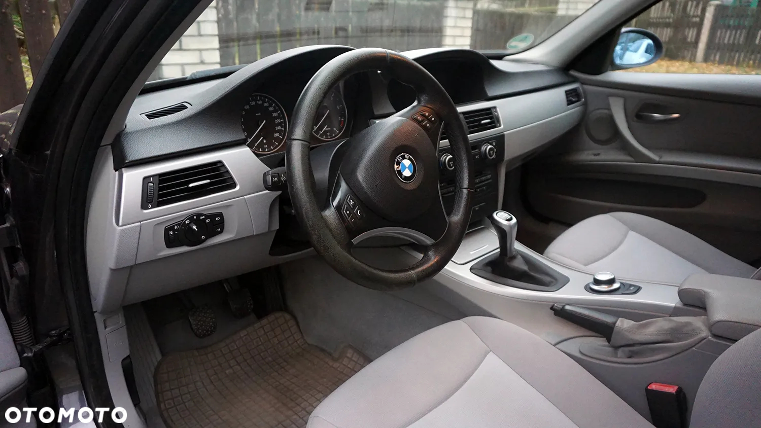 BMW Seria 3 320i Touring - 23