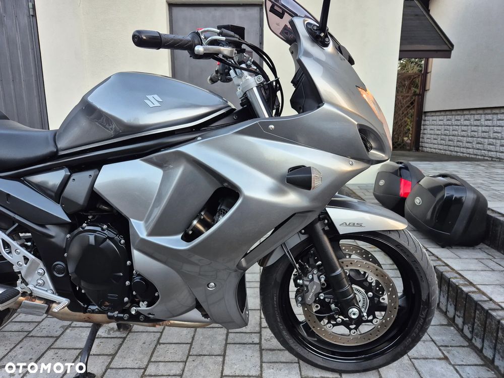 Suzuki GSX - 27