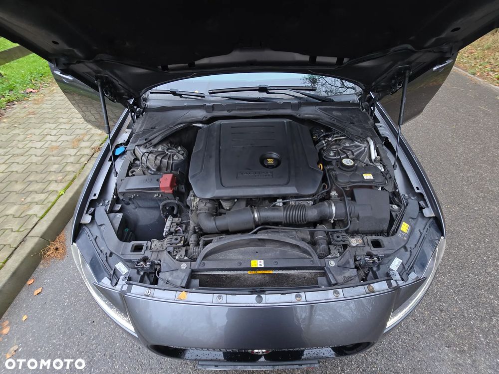 Jaguar XF 2.0 i4D AWD R-Sport - 25