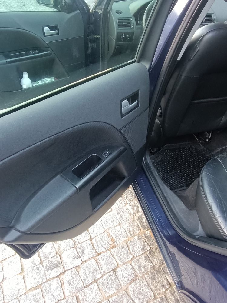 Ford Mondeo 2.0 TDdi Ghia - 4