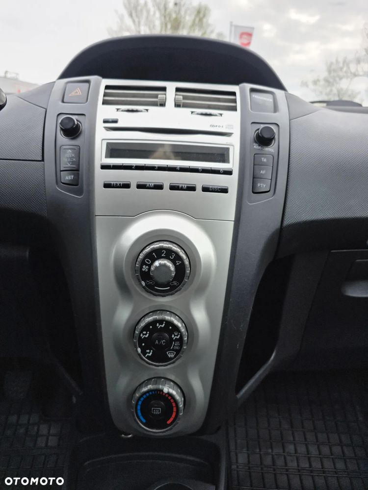 Toyota Yaris 1.0 Luna A/C - 11