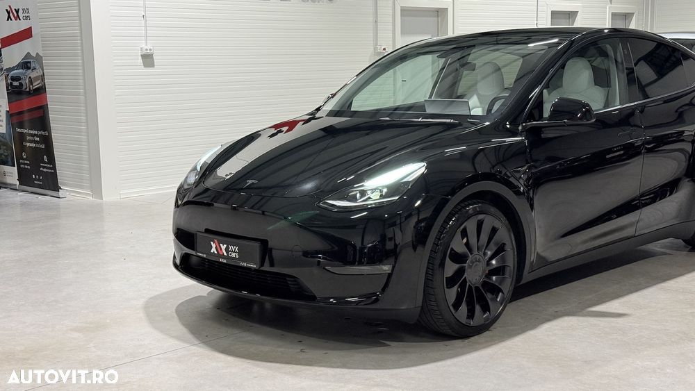 Tesla Model Y Performance Dual Motor AWD - 11