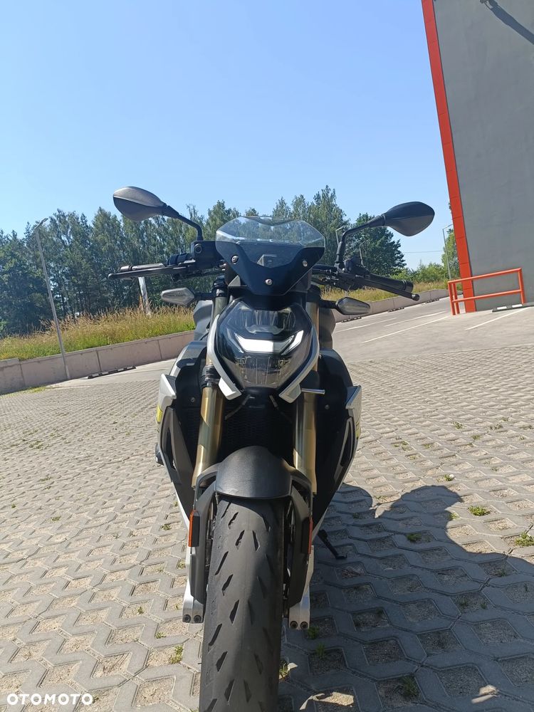 BMW S - 5