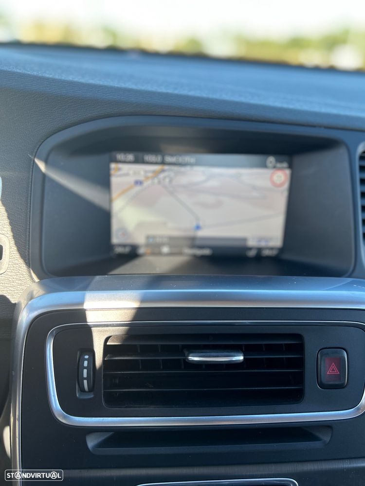 Volvo V60 D6 Plug-In-Hybrid AWD Geartronic Summum - 21