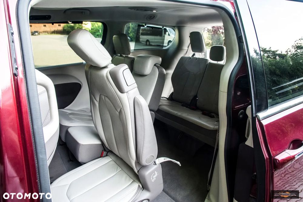 Chrysler Pacifica - 31