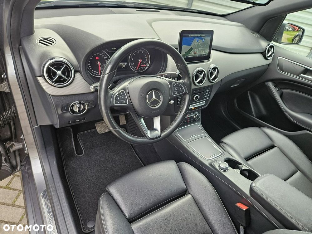Mercedes-Benz Klasa B 180 7G-DCT Style - 22