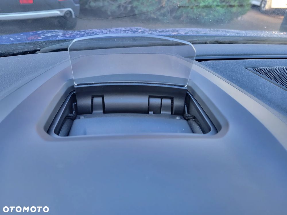 Renault Megane ENERGY TCe 205 EDC GT - 10