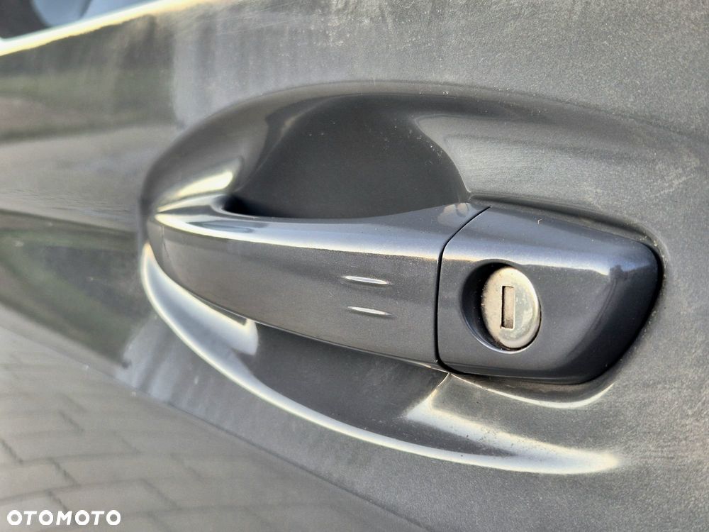 Peugeot 208 Hybrid 136 e-DSC6 GT - 11