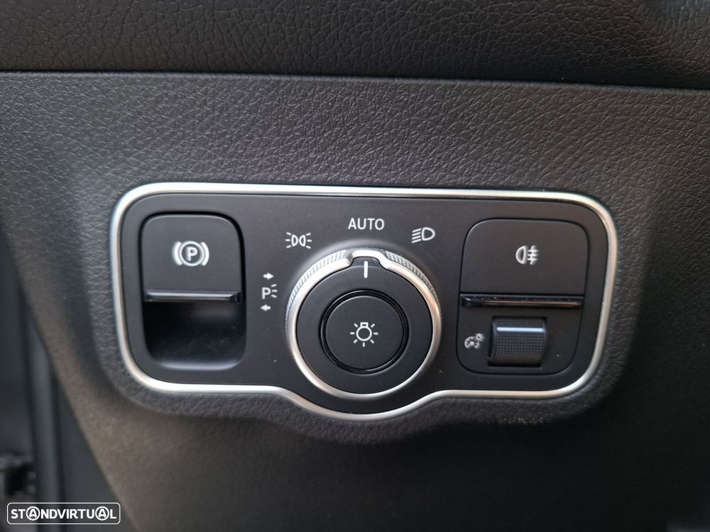 Mercedes-Benz GLB 180 d Progressive — fotografia 20