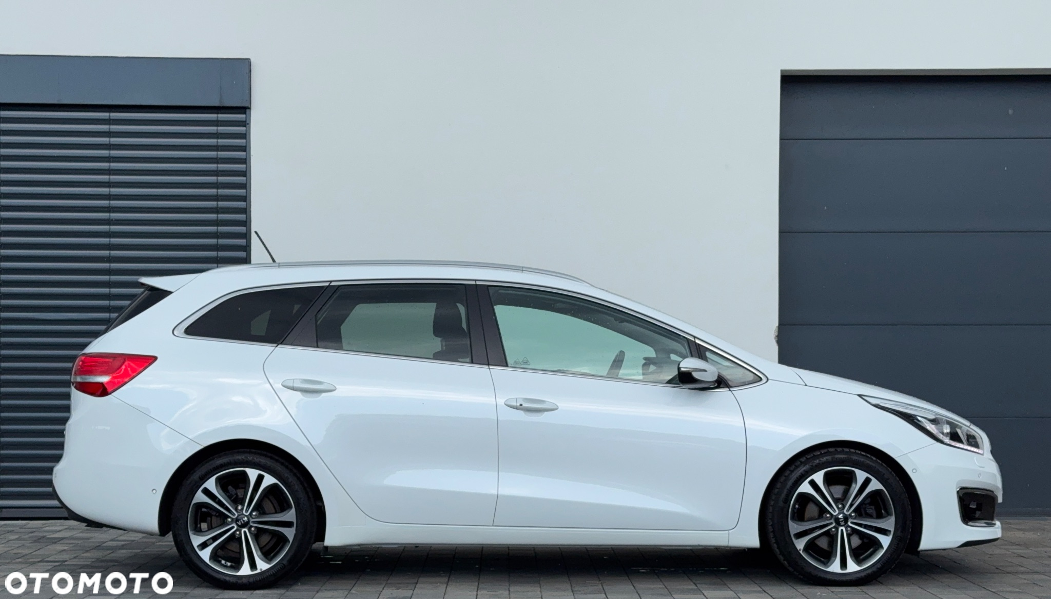 Kia Ceed 1.6 CRDi 136 ISG Spirit - 3