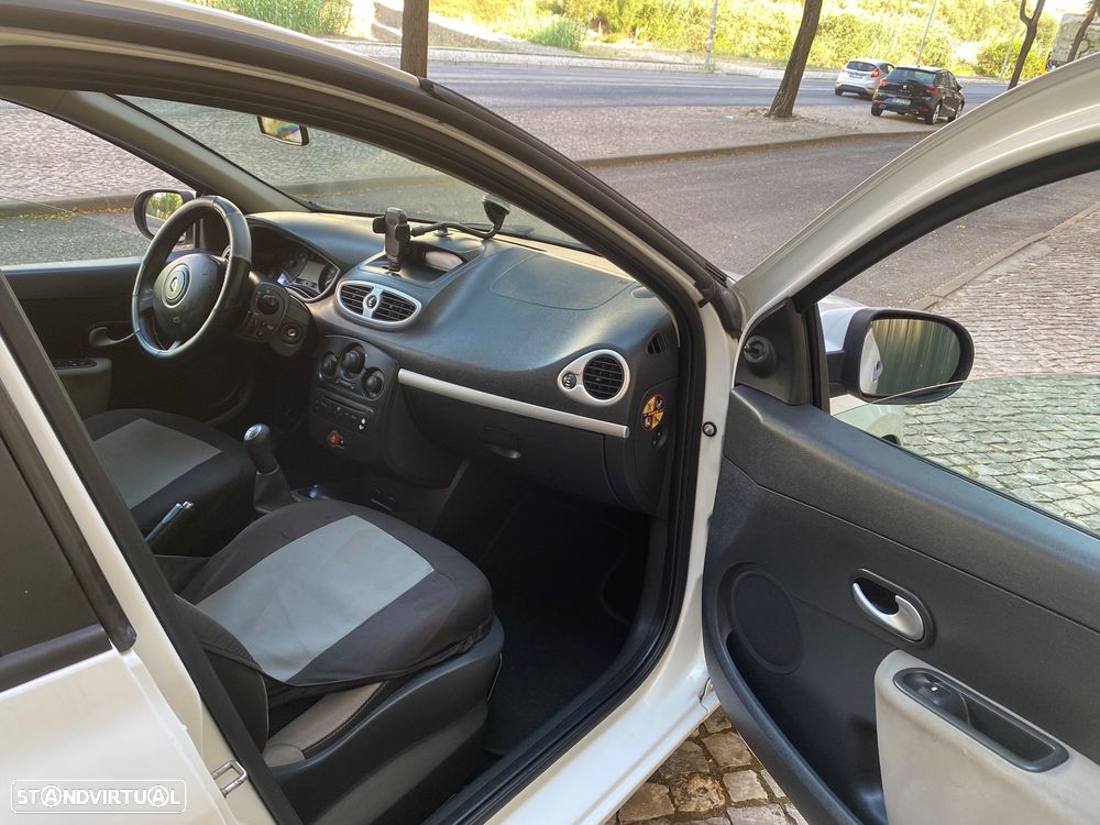 Renault Clio 1.2 16V Confort 130g - 9