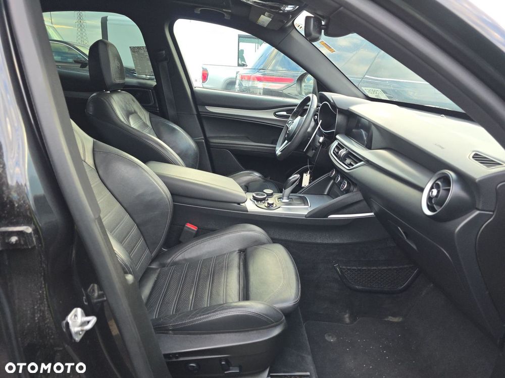 Alfa Romeo Stelvio 2.0 Turbo TI Q4 - 9