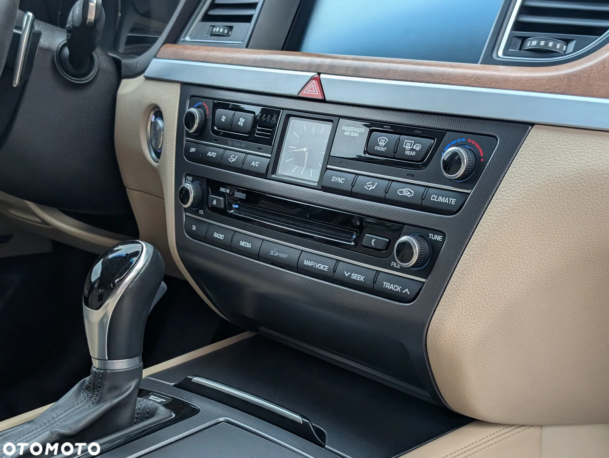 Hyundai Genesis 3.8 V6 GDI - 28