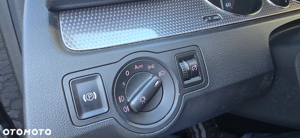 Volkswagen Passat 2.0 TDI Highline R-Style - 14