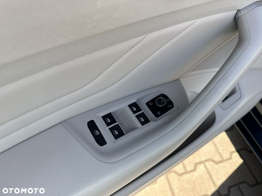 Volkswagen Passat 2.0 TSI Elegance DSG - 12