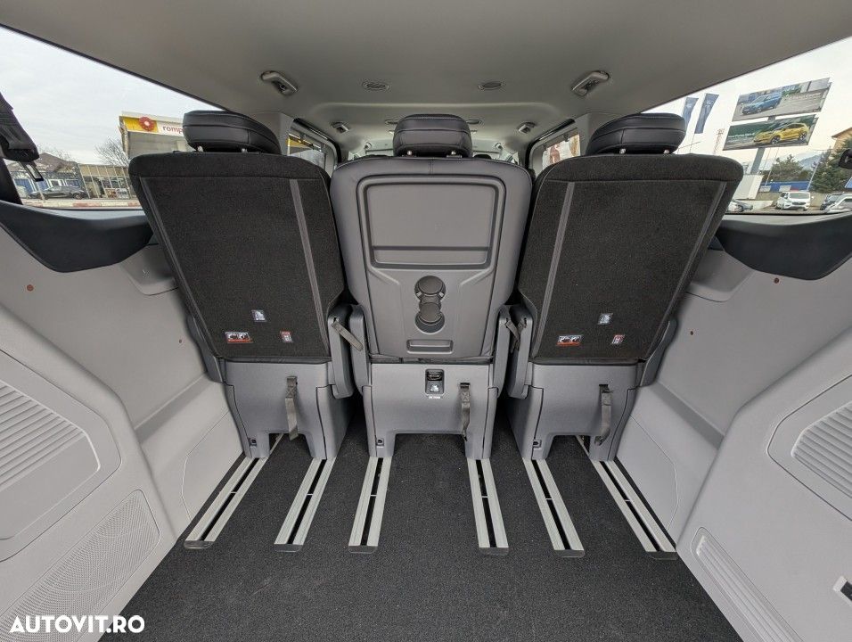 Ford Tourneo Custom - 34