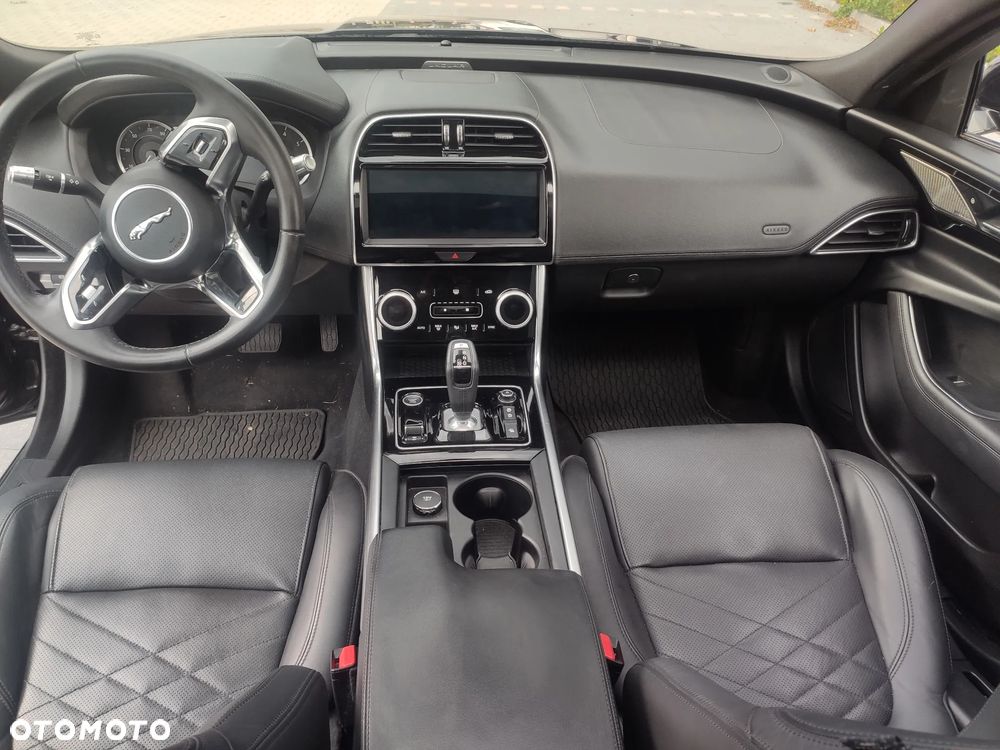 Jaguar XE P250 S - 14