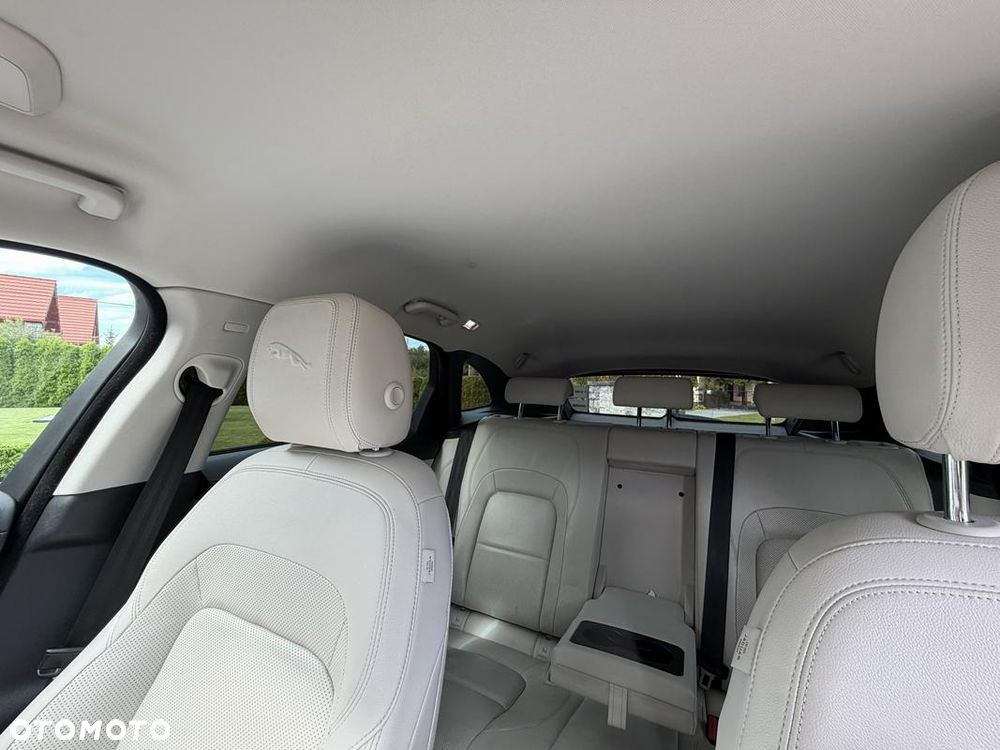 Jaguar F-Pace - 29