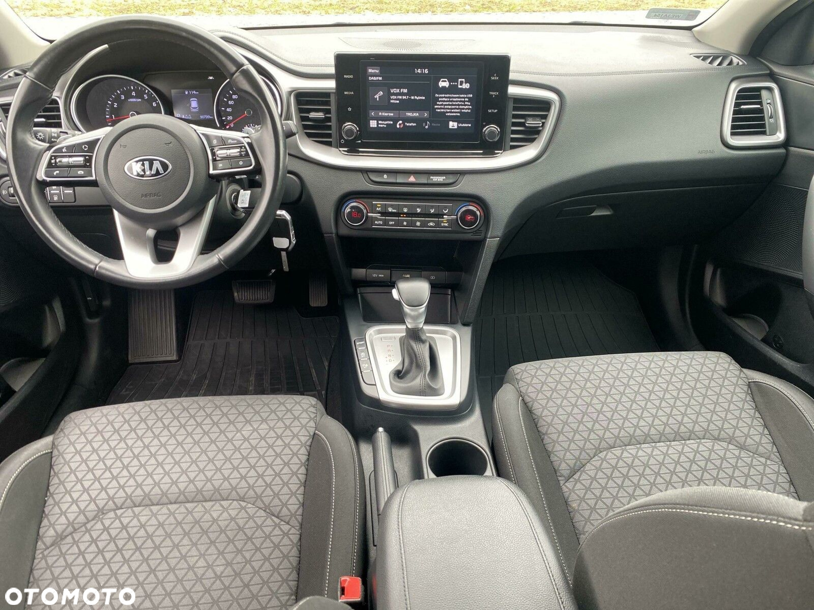 Kia Ceed - 11