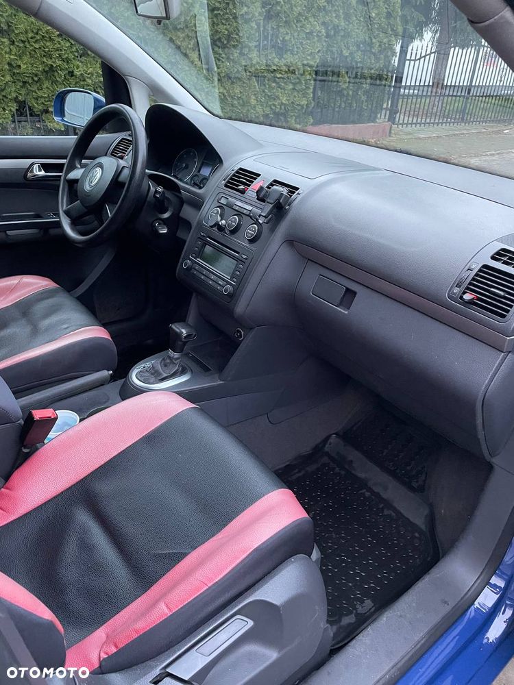 Volkswagen Touran 1.9 TDI Conceptline DSG - 9