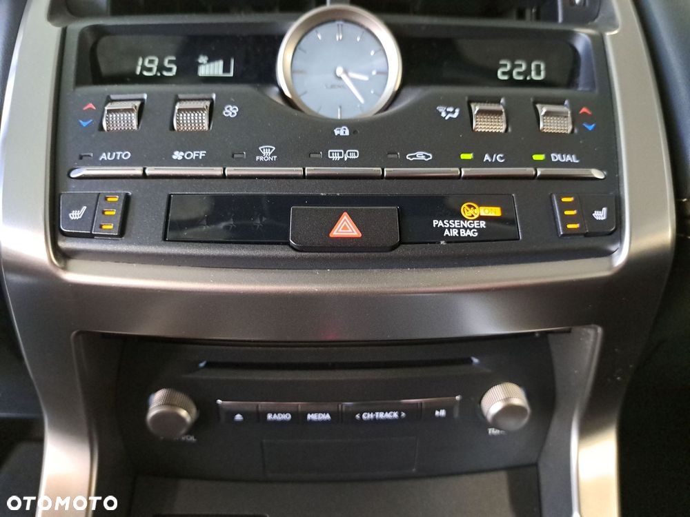 Lexus NX 300h F Impression AWD - 29